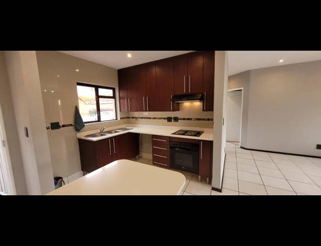 2 BEDROOM APARTMENT FOR SALE IN GLENVISTA